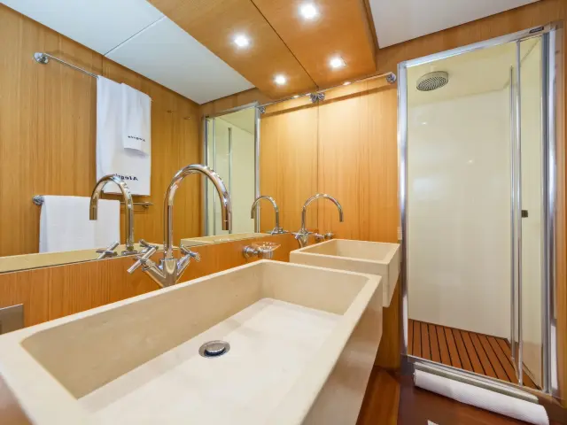 Yacht Alegria cabin bathroom