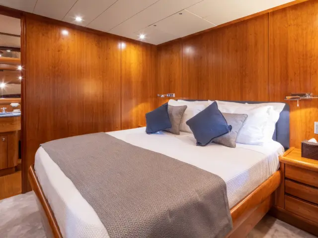Yacht Vyno cabin