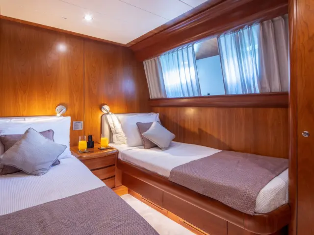 Yacht Vyno cabin