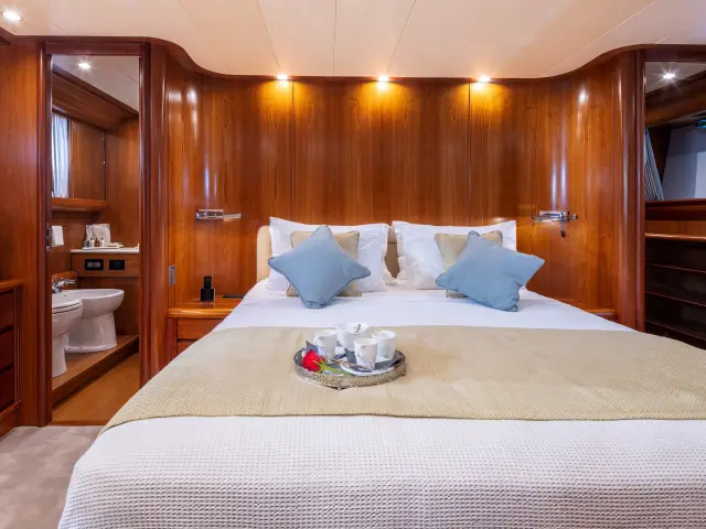 Yacht Vyno cabin