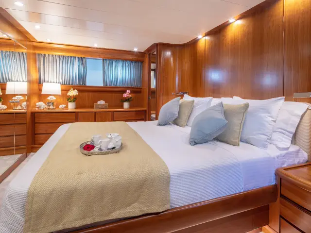 Yacht Vyno cabin