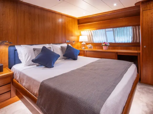 Yacht Vyno cabin