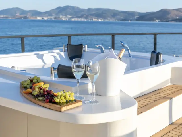 east-med-yachting-calm-down_0002