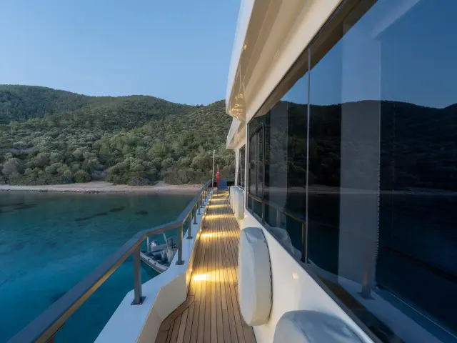 east-med-yachting-calm-down_0009