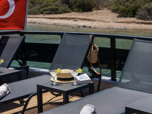 east-med-yachting-calm-down_0020