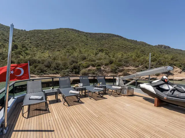 east-med-yachting-calm-down_0024