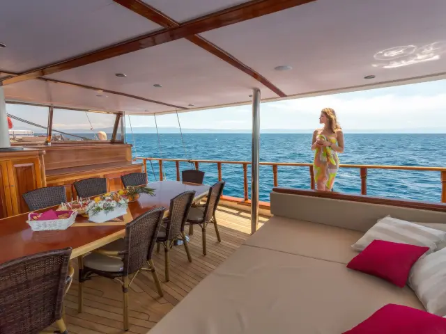 Yacht Morning Star aft