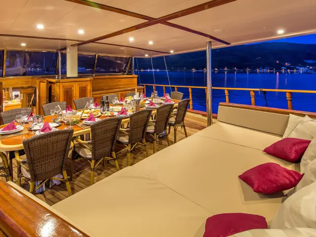 Yacht Morning Star aft