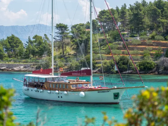 Yacht Morning Star side view