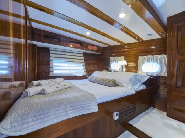 Yacht Perla cabin