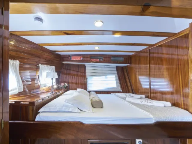 Yacht Perla cabin