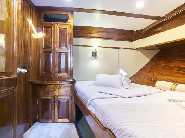 Yacht Perla cabin