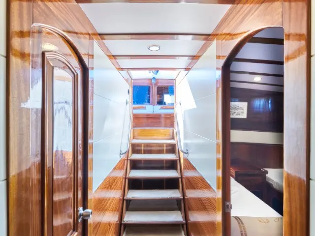 Yacht Perla hallway