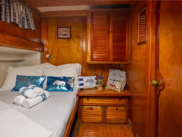 Yacht San cabin
