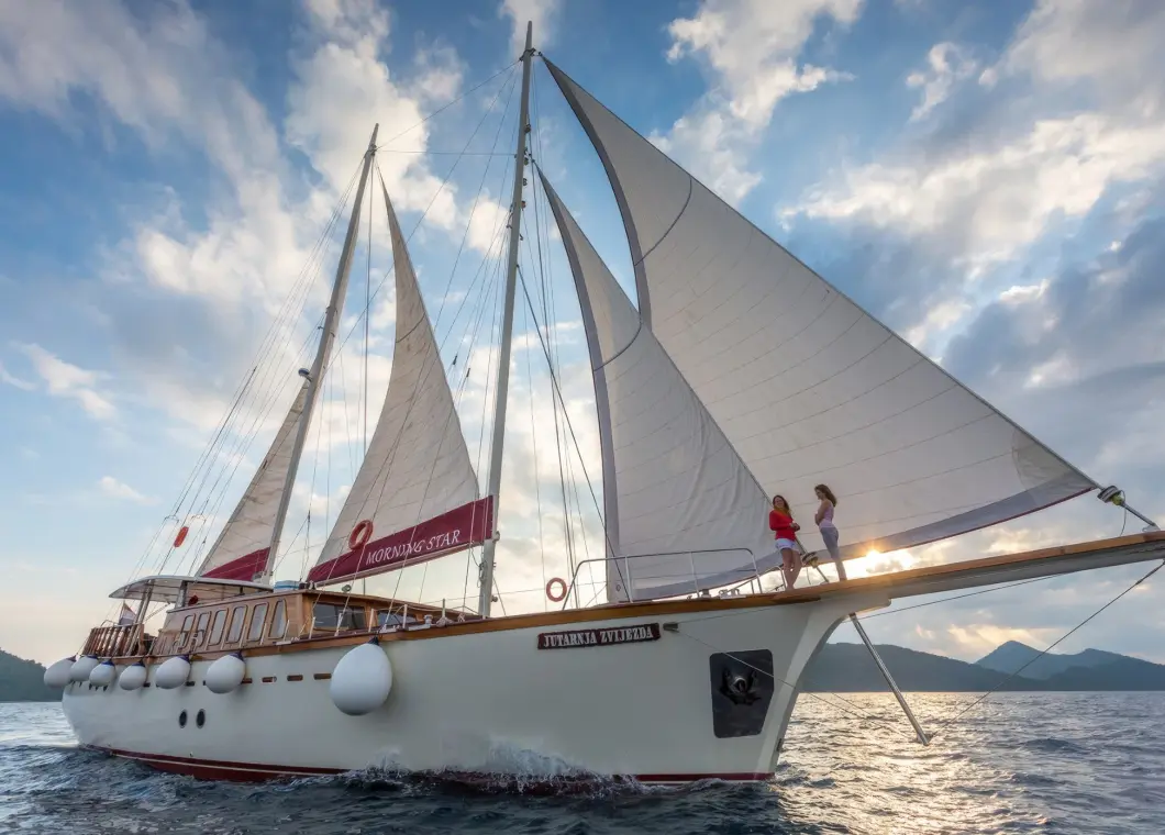 Yacht Morning Star sailing