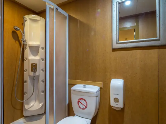 Yacht Morning Star cabin bathroom