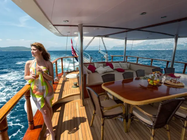 Yacht Morning Star aft