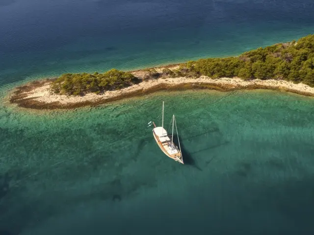 Yacht Perla aerial view