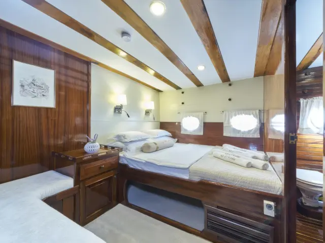 Yacht Perla cabin