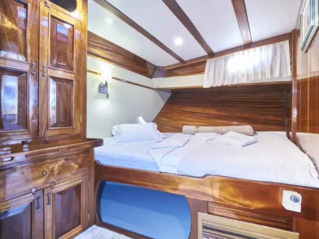 Yacht Perla cabin