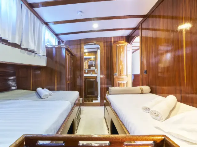 Yacht Perla cabin