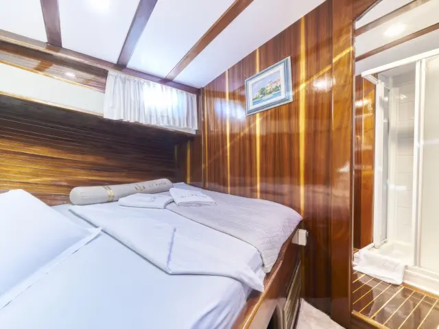 Yacht Perla cabin