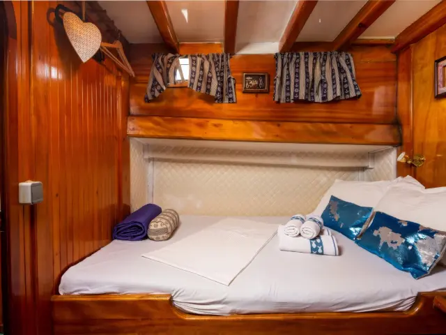 Yacht San cabin